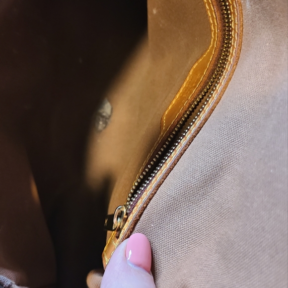 Louis Vuitton Shoulder Bag - Picture 5 of 6